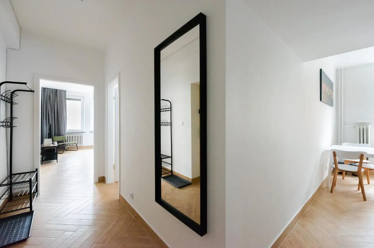 Marszalkowska White & Black Apartment 바르샤바 폴란드