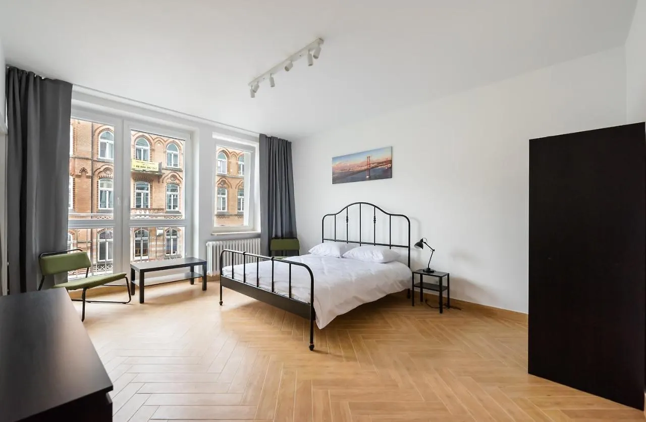 Marszalkowska White & Black Apartment ワルシャワ